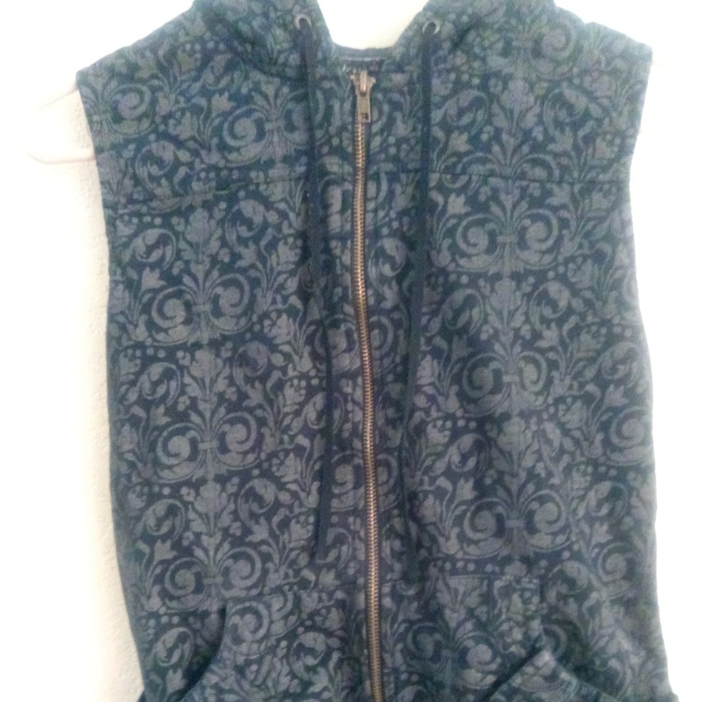 Vest - Picture 3 of 5